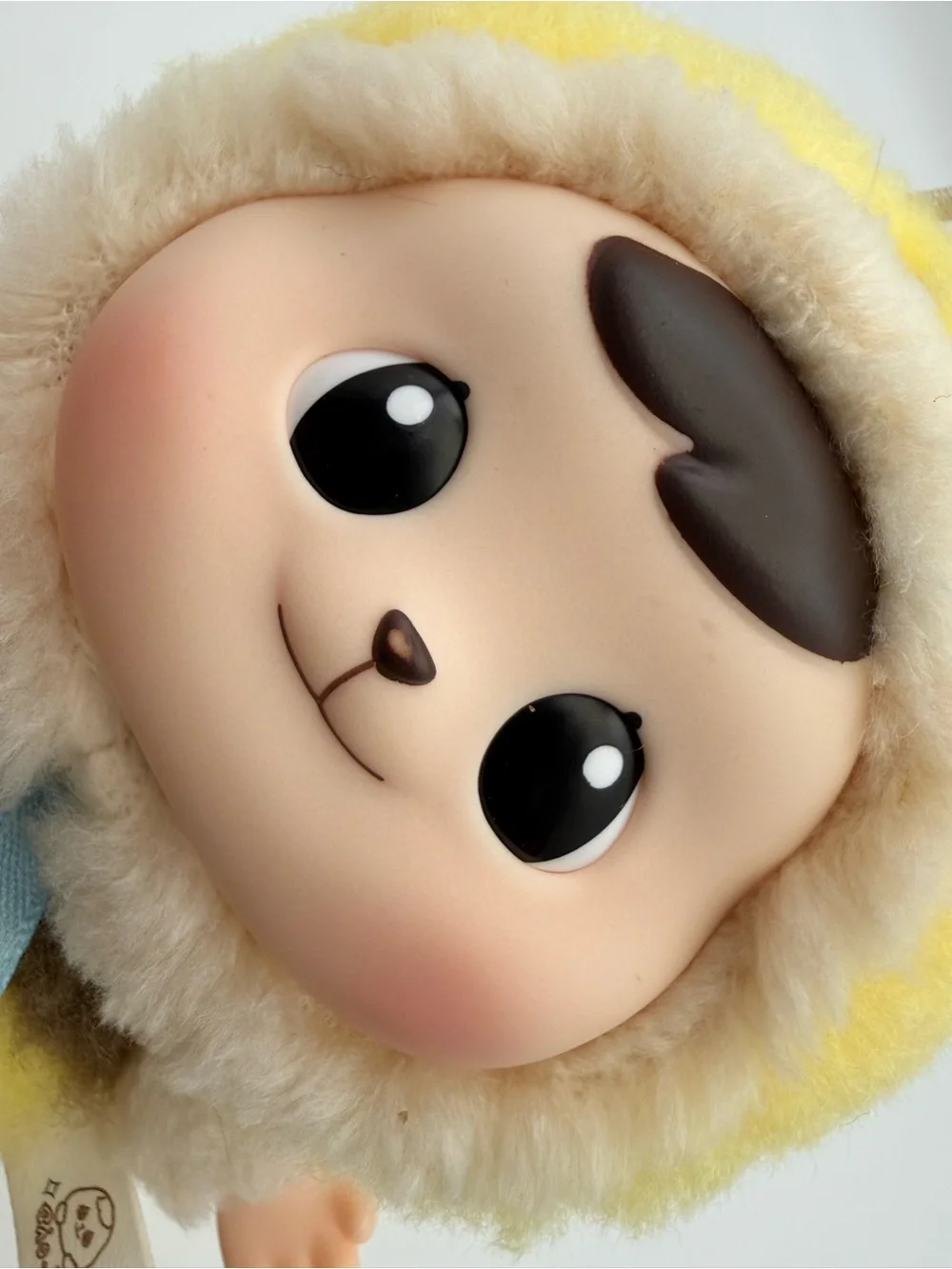 The Bee plush keychain from the Bao-ao Forest Friends Gathering Blind Box Series